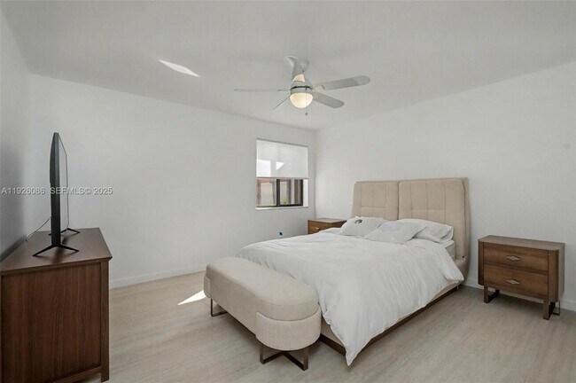 Building Photo - 6438 Via Rosa