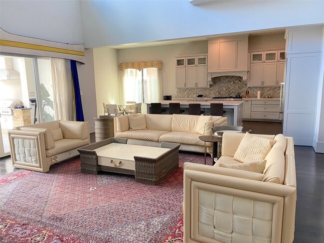 Building Photo - 4642 Devon St