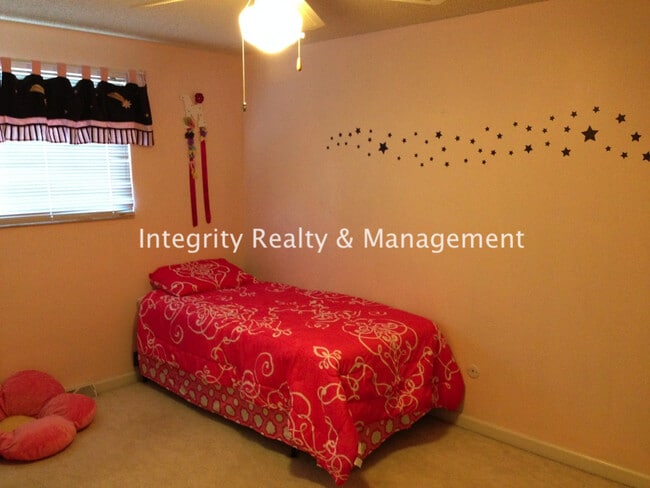 Building Photo - 13637 Pisces Ct
