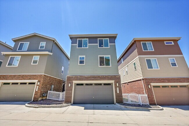 Building Photo - $2,775 - 3 Bed, 2.5 Bath Home in Aurora wi...