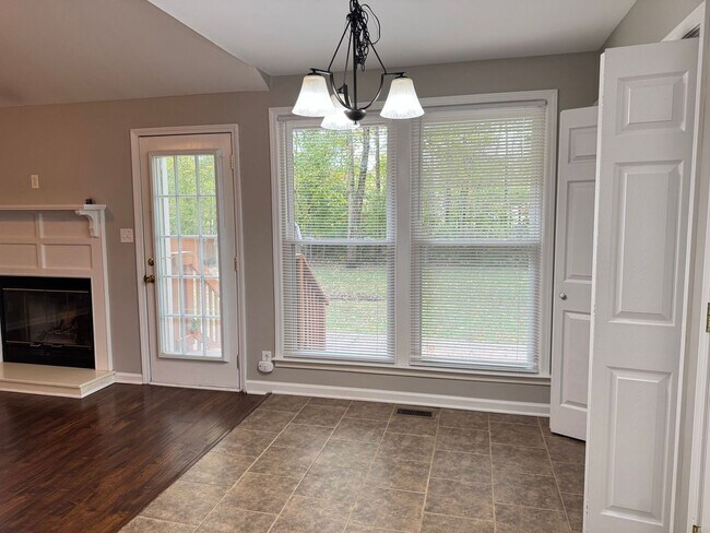 Building Photo - Sango! Partial Brick home with 3 bedrooms,...