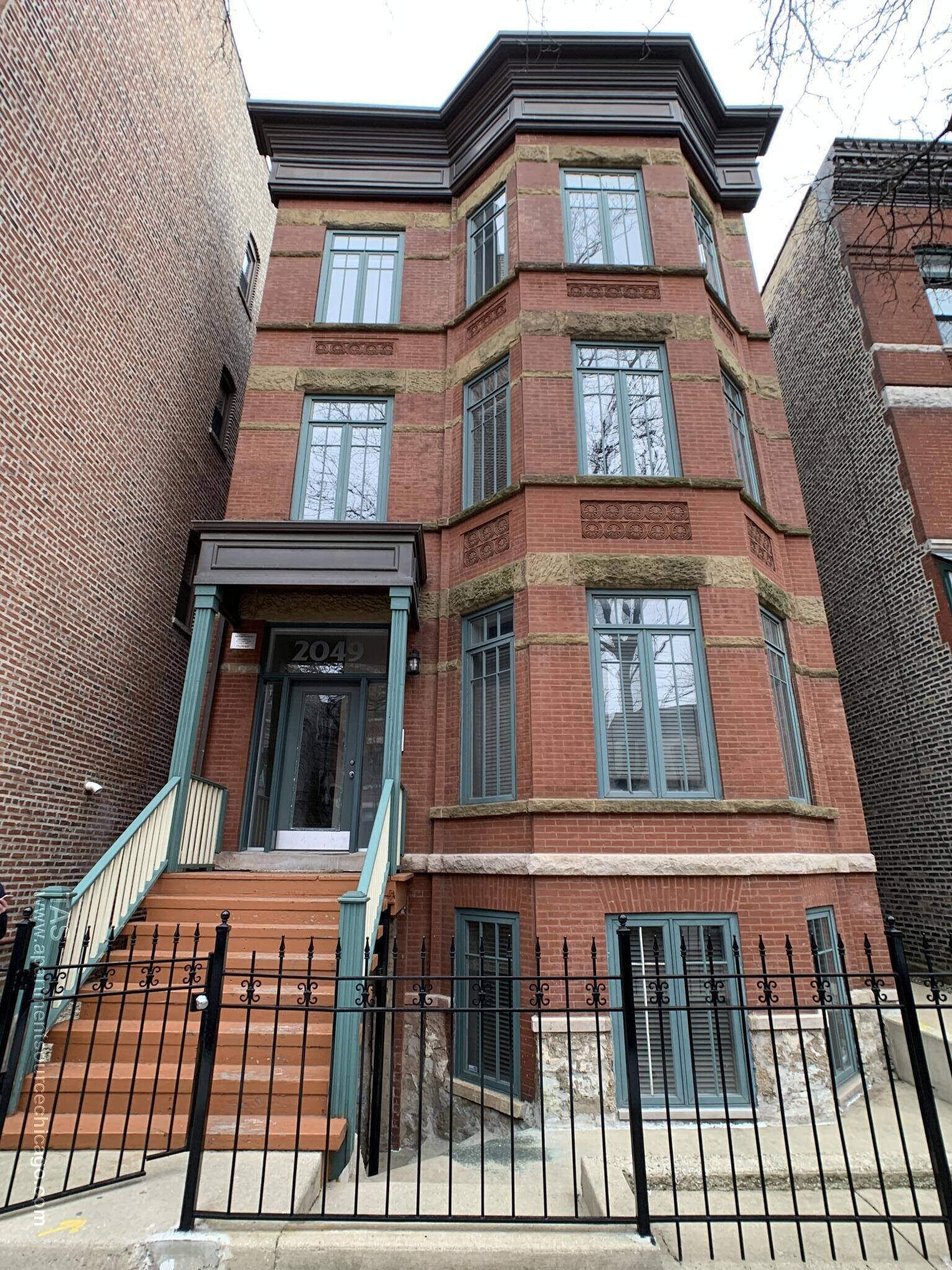Building Photo - 2049 N Sheffield Ave