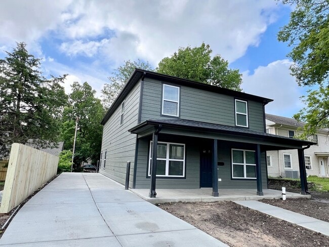 Building Photo - Newly Built 4 Bed/4.5 Bath in Central MHK