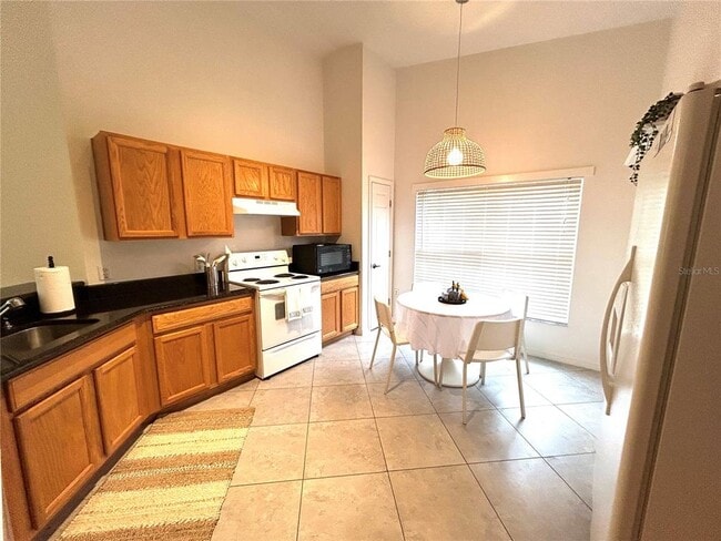 Building Photo - 585 Grand Canal Dr