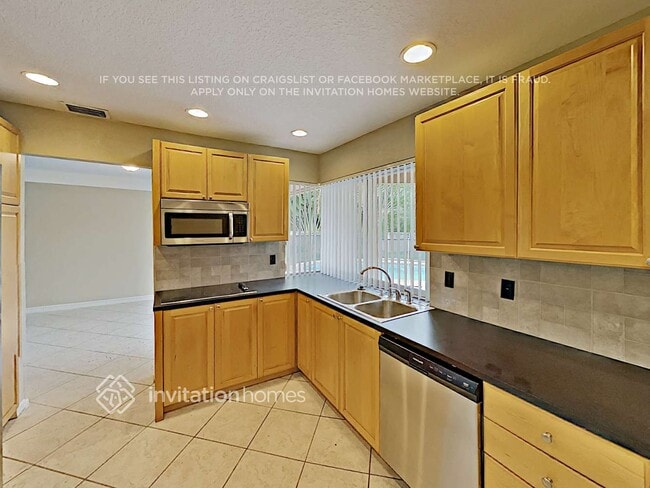 Building Photo - 1601 Seabreeze Blvd