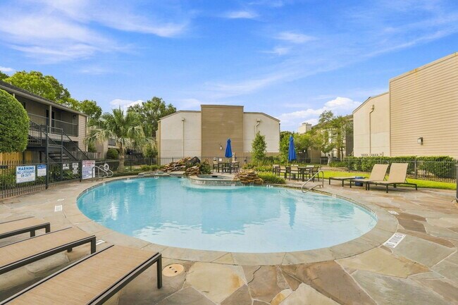 Building Photo - 1100 Augusta Dr