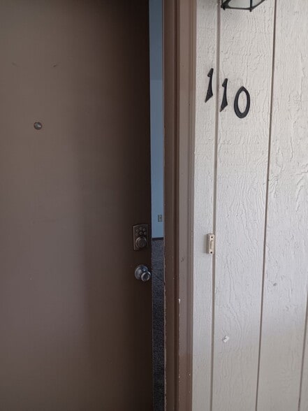 Building Photo - 125 Crescent Lake Rd