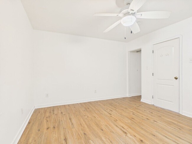 Building Photo - Charming 2 Bedroom Single Family on Penn St