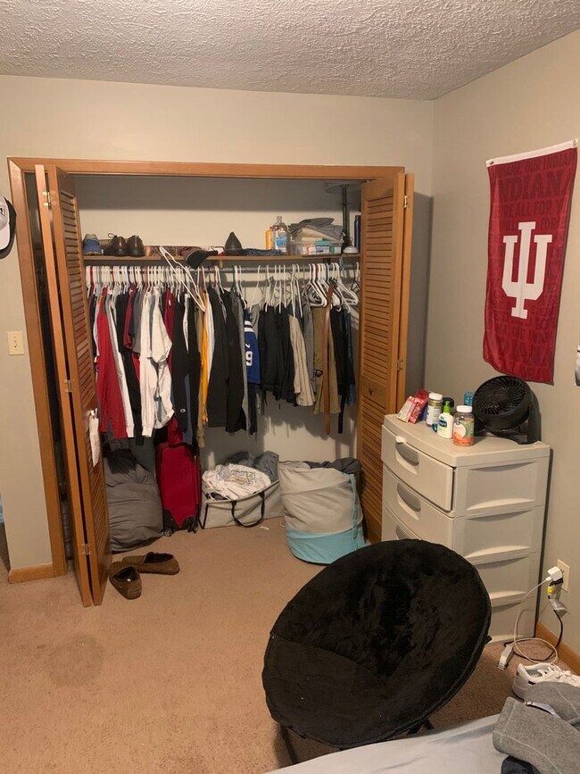 Building Photo - ***AUGUST 2027*** Lower Level 2 bedroom, 2 bath home with large yard (Great for large group!)