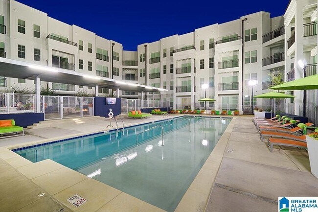 Building Photo - 3500 Clairmont Ave