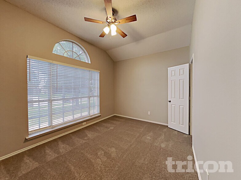 Building Photo - 1703 Ash Ln