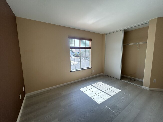 Building Photo - 37978 Spur Dr