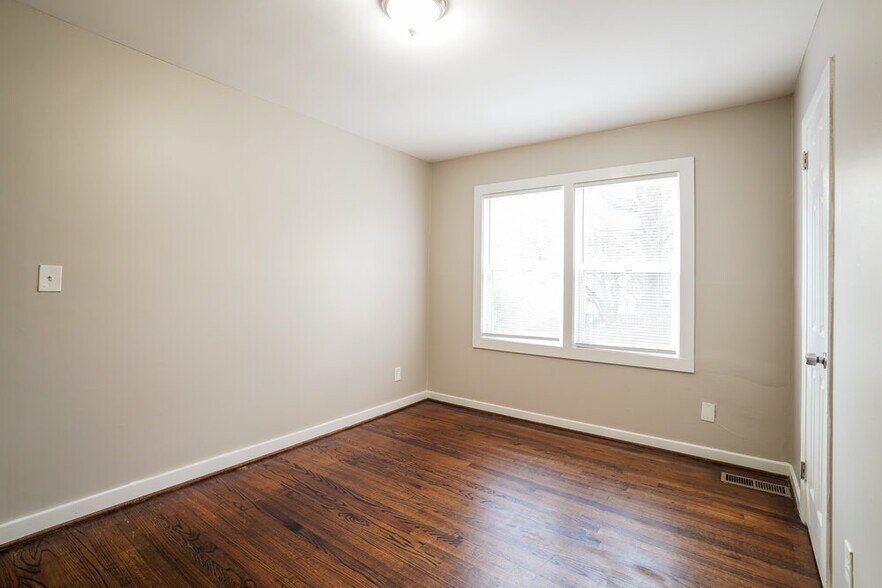 Building Photo - 1340 5th Pl NW