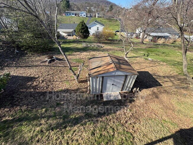 Building Photo - 521 Lansvale St