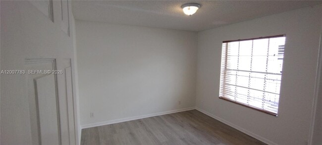 Building Photo - 659 Verona Pl