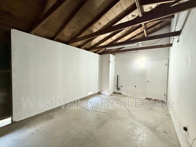 Building Photo - 606 Pierce St