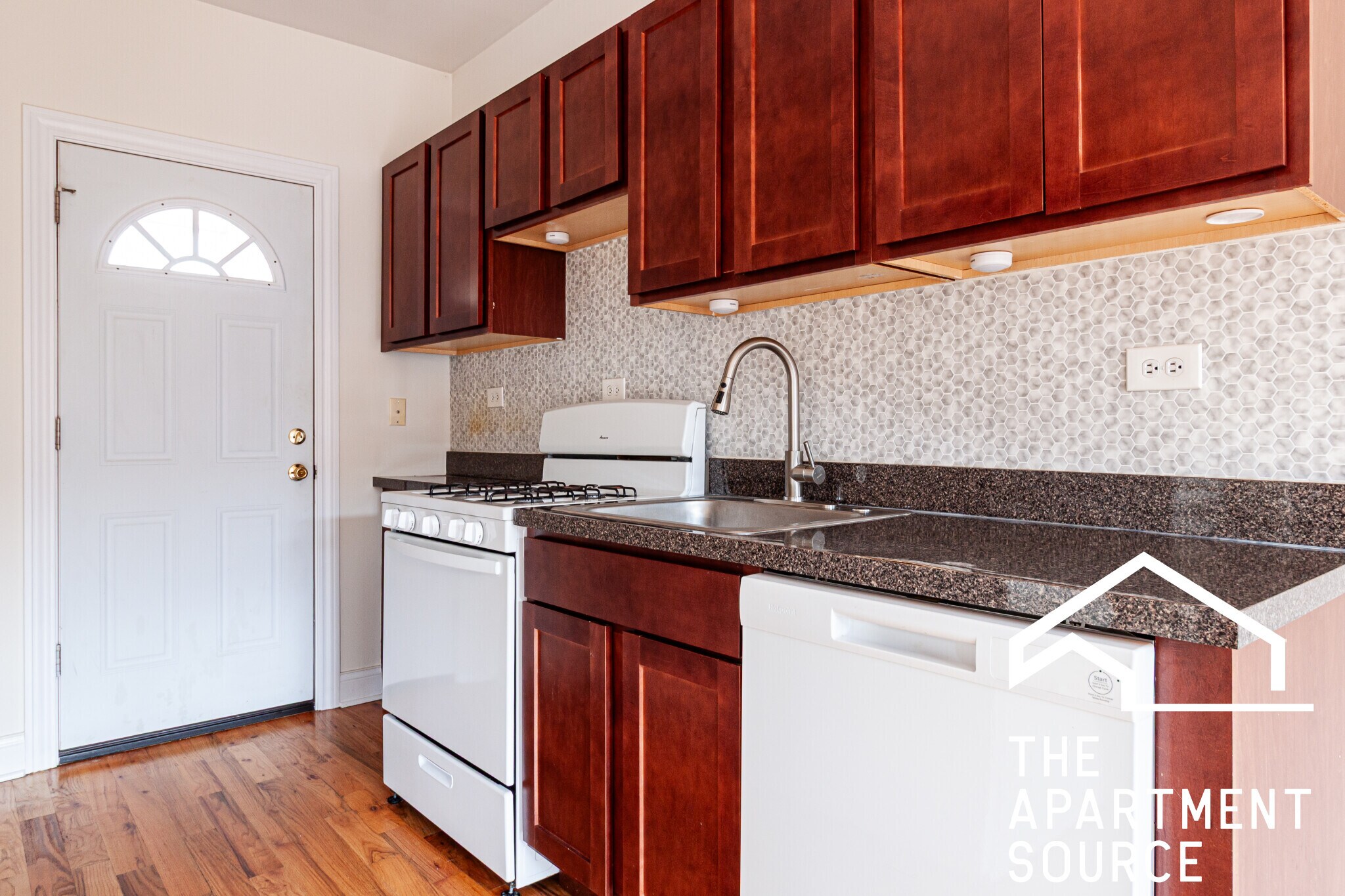 Building Photo - 628 W Cornelia Ave