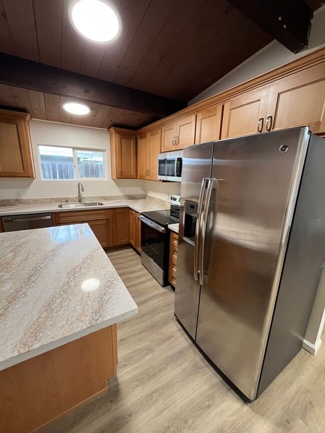 Building Photo - 4 Bedroom 2 Bath Home in Old Davis Near Campus