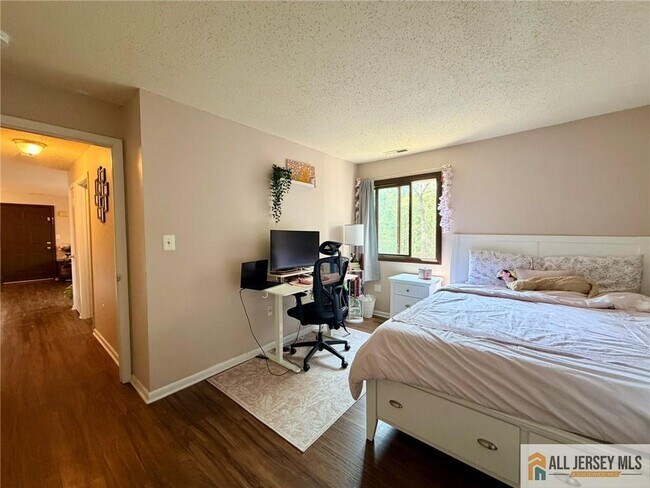 Building Photo - 5215 Ravens Crest Dr