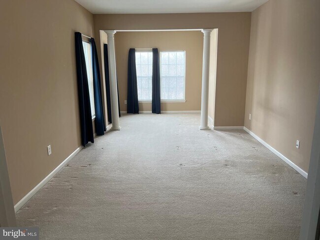 Building Photo - 812 Long Dr
