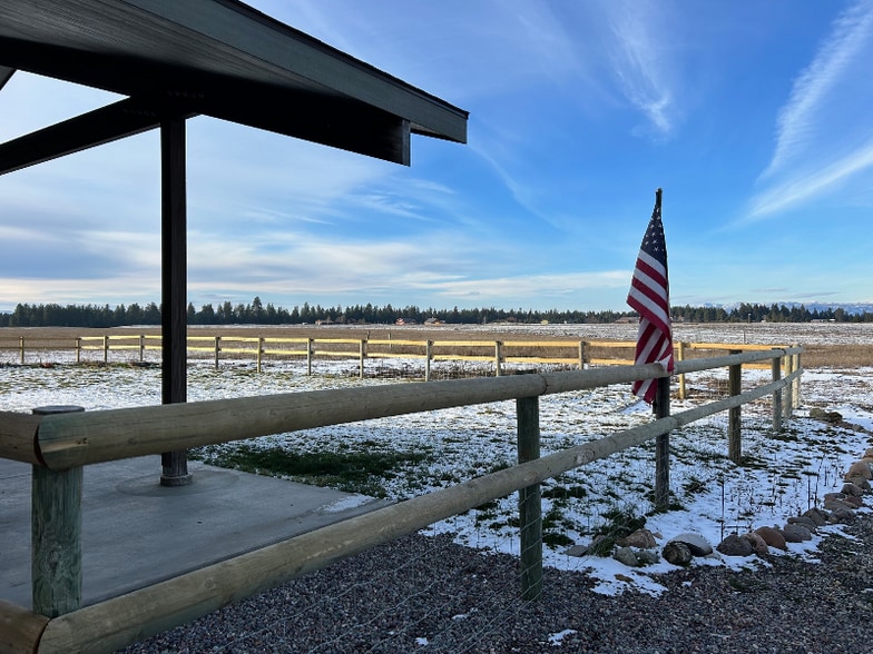 Building Photo - 240 Cayuse Ln