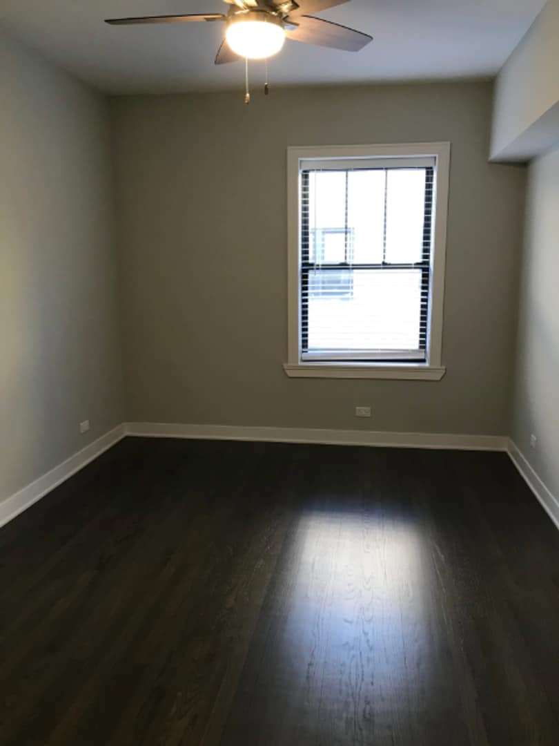 Building Photo - 2229 W Wilson Ave