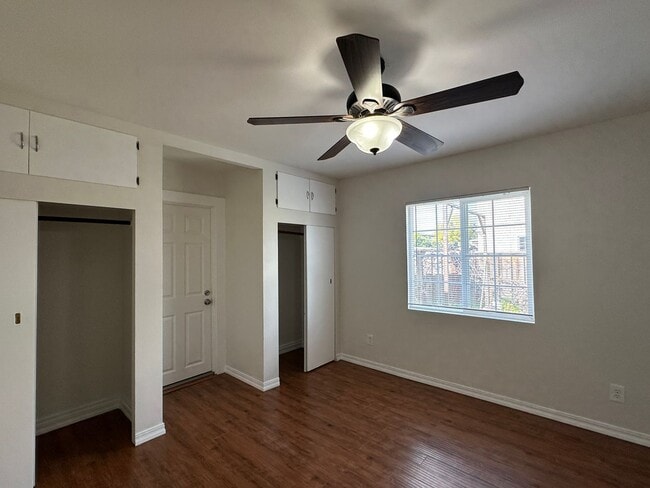 Building Photo - Downtown Bungalow, Pet Friendly, Large Yard