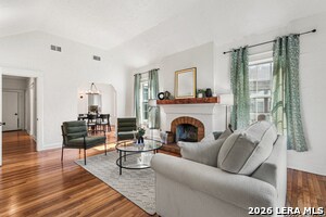 Building Photo - 1822 W Magnolia Ave