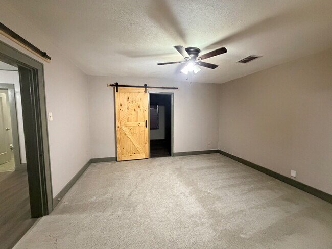 Building Photo - "Charming 2-Bedroom Retreat with Spacious 1411 sq. ft. Layout on Baylor Street, Lubbock!"
