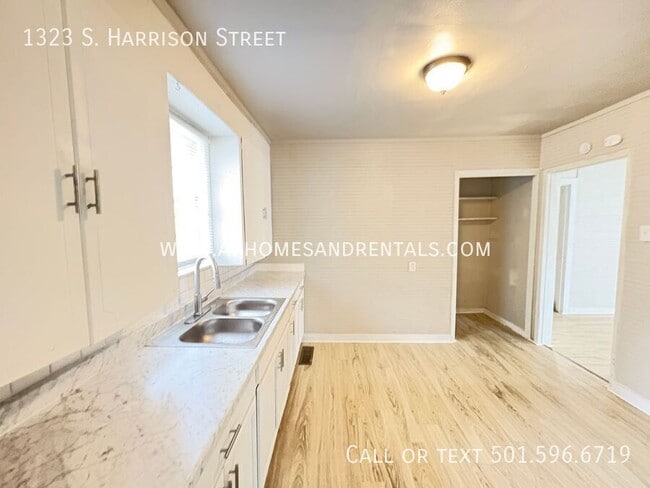 Building Photo - 1323 S Harrison St