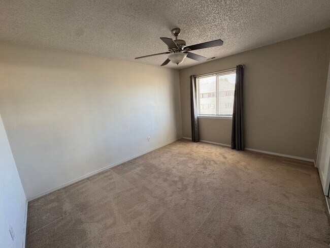 Building Photo - Centrally Located 2 Bed 1 Bath Condo in Colorado Springs!!