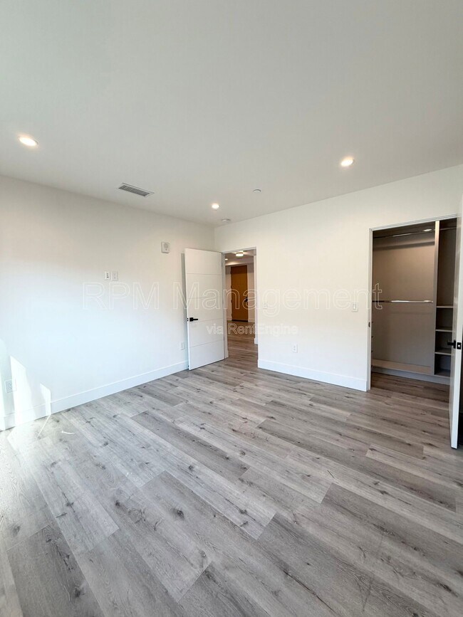 Building Photo - 5923 Laurel Canyon Blvd