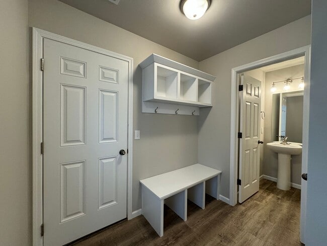 Building Photo - Modern Townhome in South Bismarck Now Available!