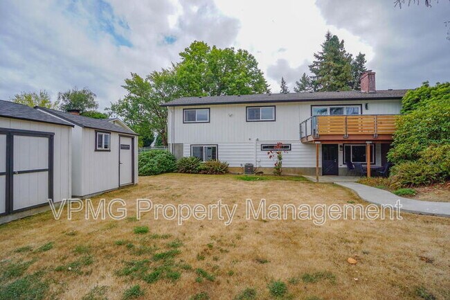 Building Photo - 6904 NE 70th St