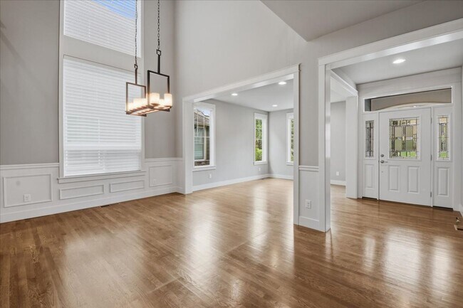 Building Photo - 4bd/4.5ba Sammamish Home