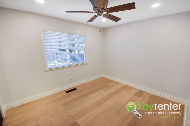 Building Photo - Beautiful 4 Bed / 3 Bath Bollinger Hills Home with Gorgeous Remodeled Kitchen!