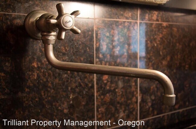 Building Photo - 4 br, 2.5 bath House - 1533 Brokenwheel Co...