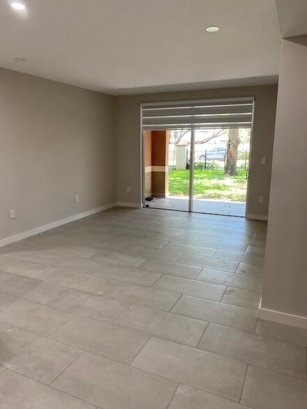 Building Photo - 6801 SW 44th St