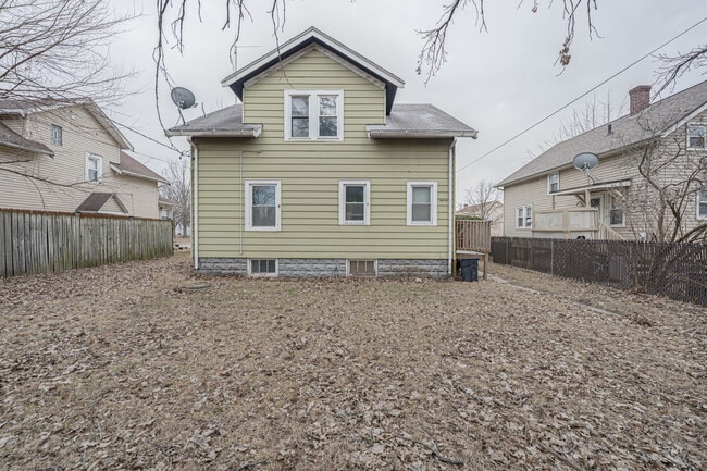 Building Photo - 814 22nd Ave