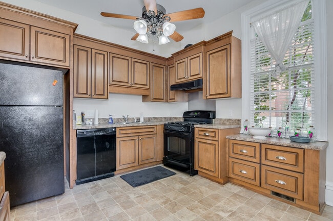 Building Photo - 629 Greene St