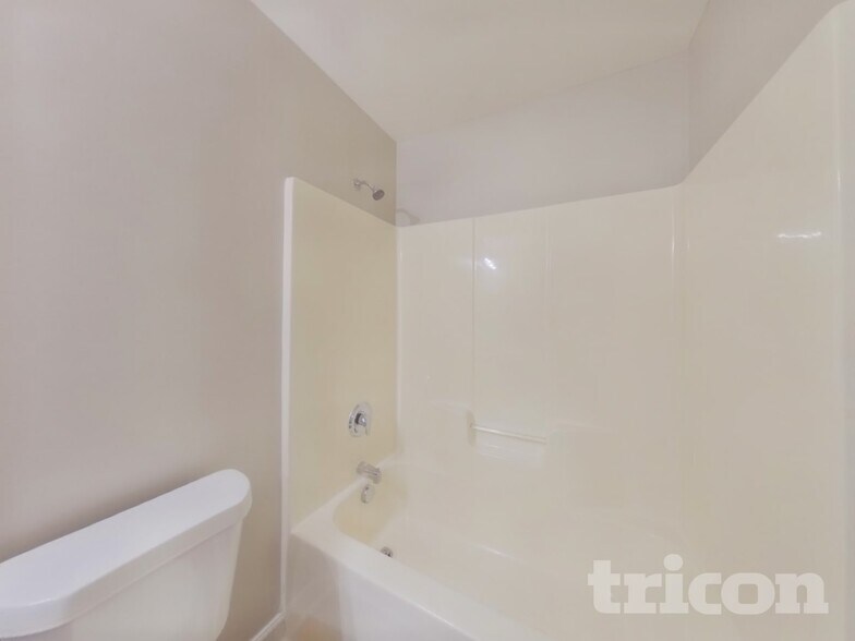 Building Photo - 506 Glencroft Dr