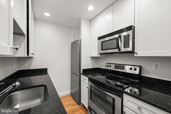 Building Photo - 1701 16th St NW