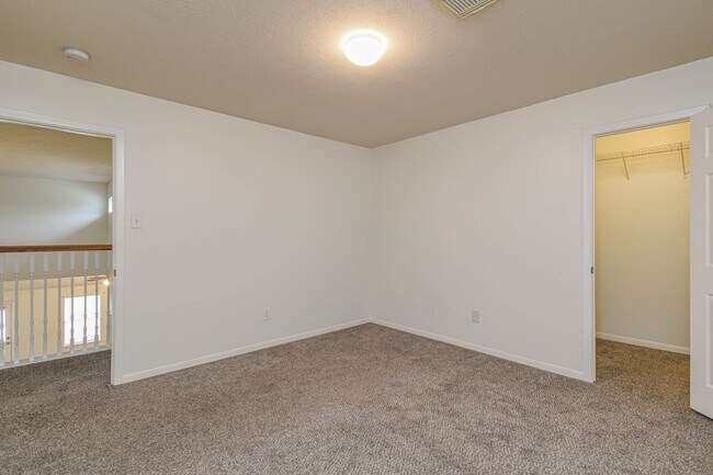 Building Photo - 6519 Floral Glen Ln