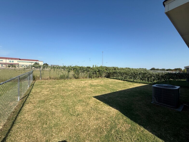 Building Photo - 4609 Waterproof Dr