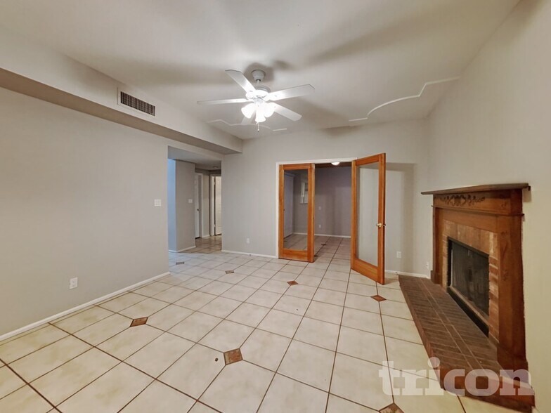 Building Photo - 5214 E Fountain St