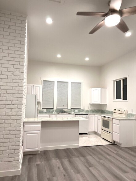 Building Photo - 1421 W 540 N