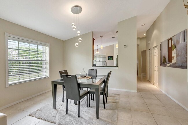Building Photo - 14211 W La Sedona Cir