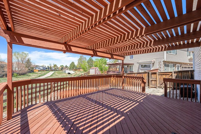 Building Photo - Exceptionally Maintained 2-Story Home in G...