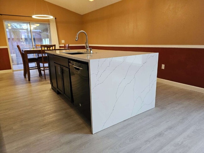 Building Photo - West Melbourne Home