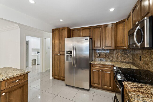 Building Photo - 18799 Rio Vista Dr